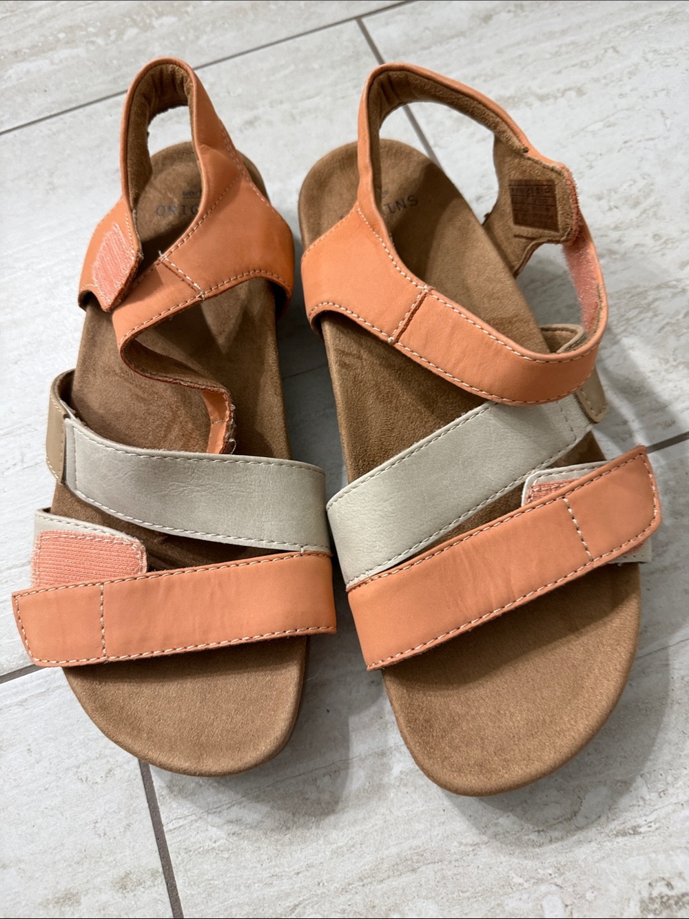 Earth Origins Comfortable Women's Peach and Cream Velcro Sandals..size 9… new